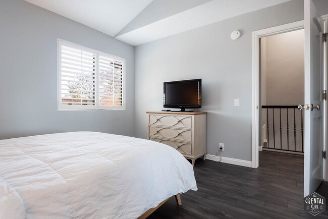 Building Photo - 12119 Rochester Ave