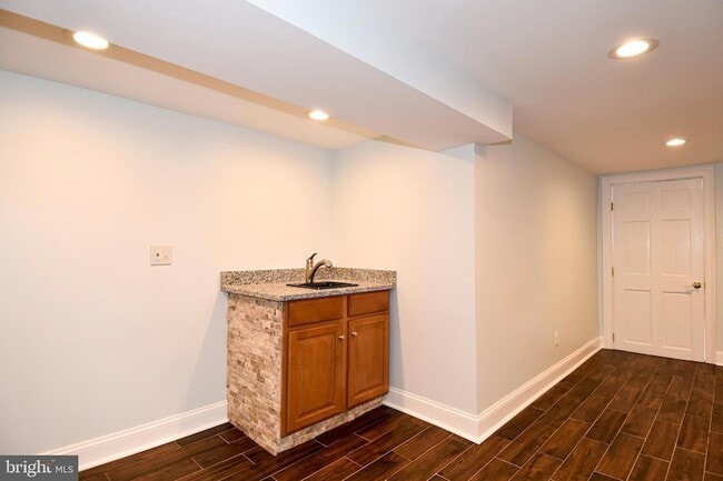 Building Photo - 7125 Harrison Ln