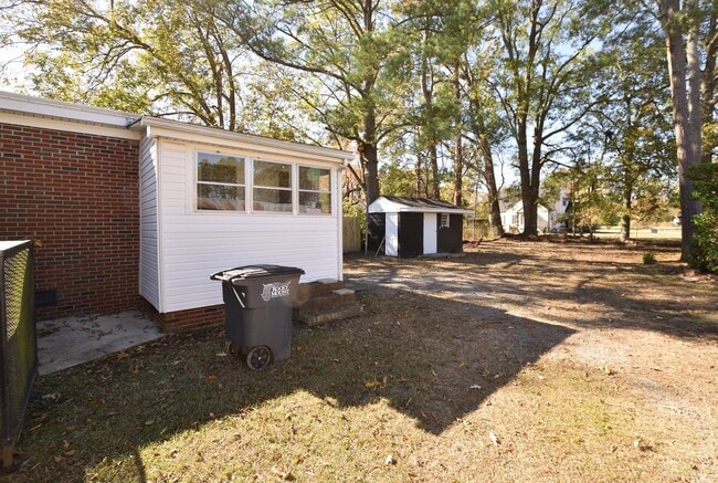 Building Photo - 734 Park Ave