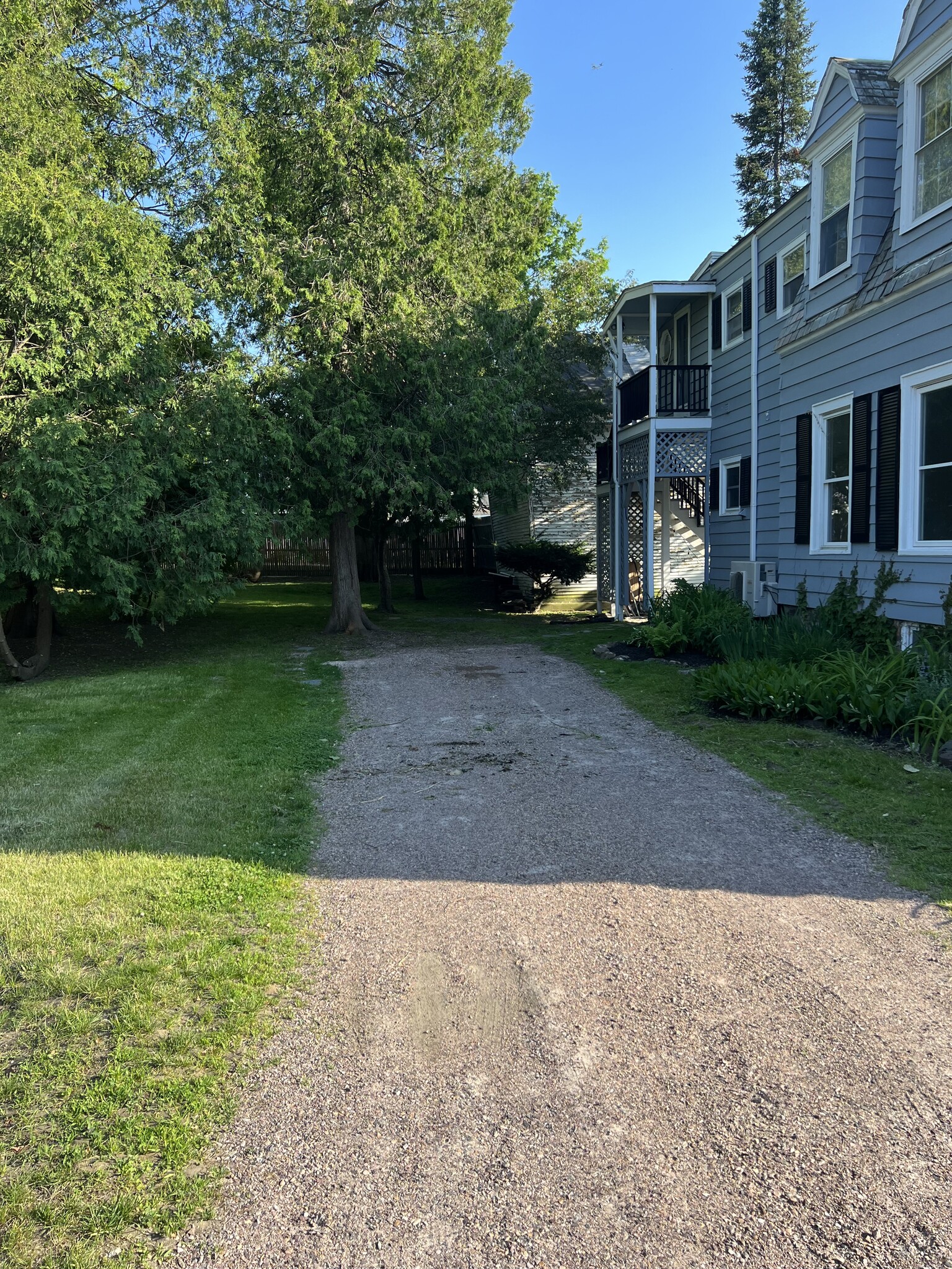 Driveway with two parking spaces - 401 North St