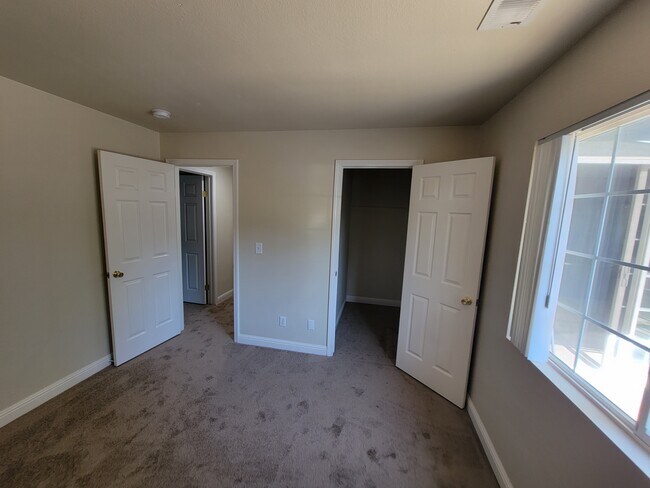 Building Photo - 158 Hall Ln