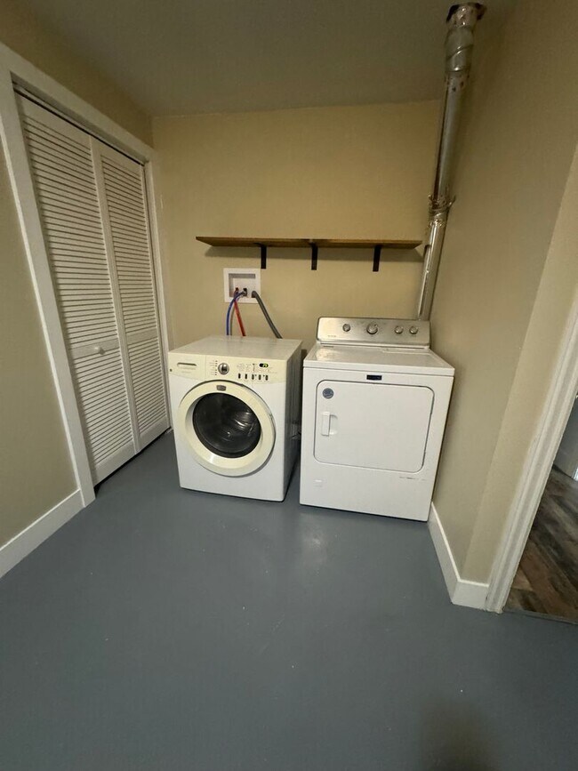 Building Photo - Beautiful Orem Basement Apartment for rent!