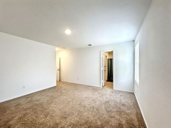 Building Photo - 3-Bedroom Home in a Quiet Neighborhood / P...
