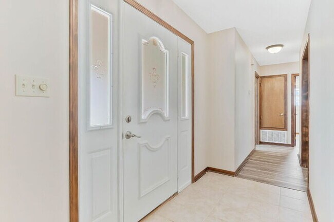 Building Photo - AVAILABLE NOW – $3,000/MONTH – ALL UTILITIES + LAWN SERVICE + POOL SERVICE INCLUDED!