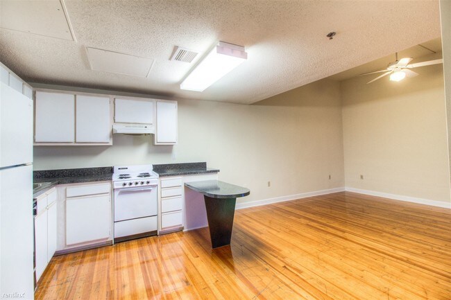 Building Photo - 108 E Grace St