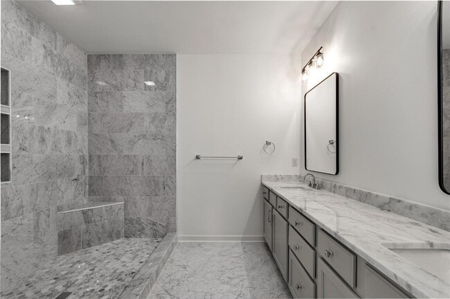 Building Photo - 1260 Lullwater Park Cir