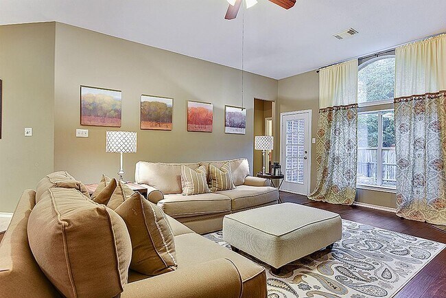 Building Photo - 6 N Queenscliff Cir