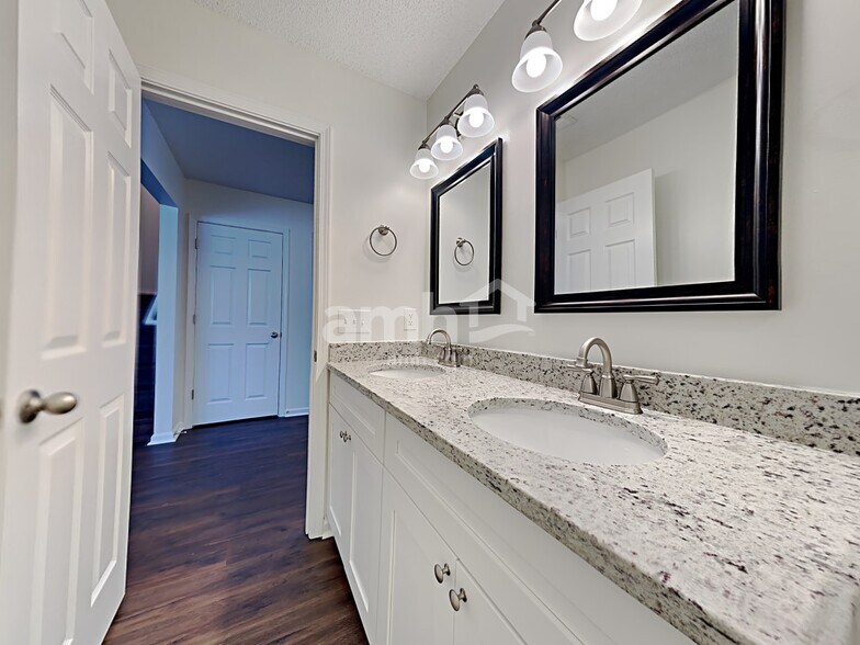 Building Photo - 3028 Crusades St