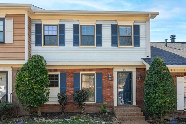 Primary Photo - Beautiful 3 Bed Brentwood Townhome!