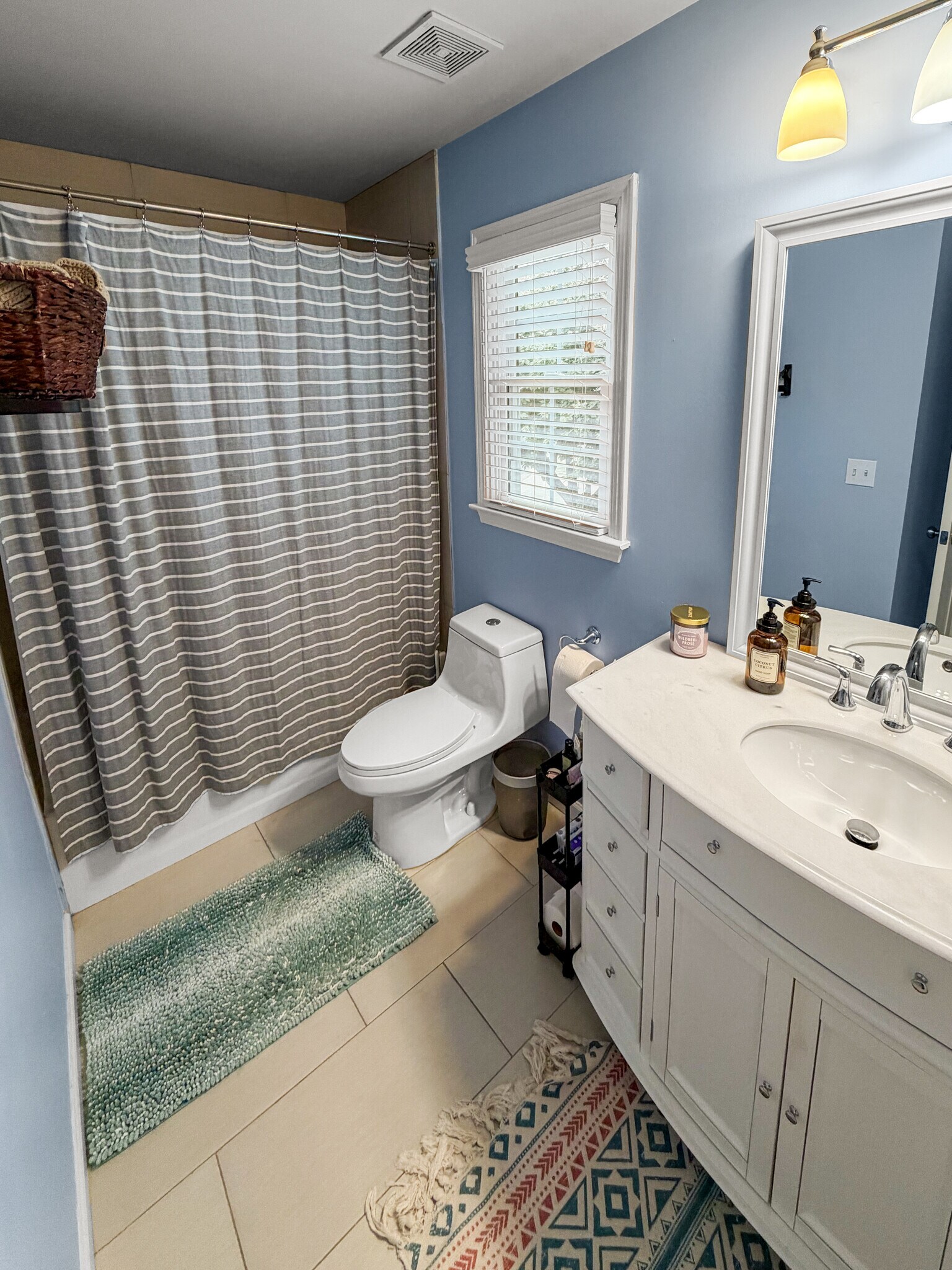 Building Photo - 1106 Glenrose Dr SE