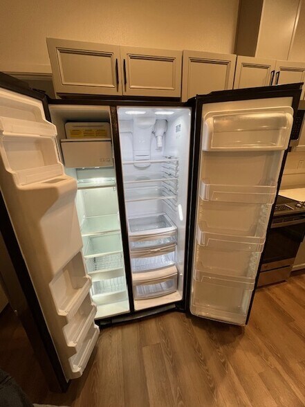 Building Photo - 2029 W Corvina Ave