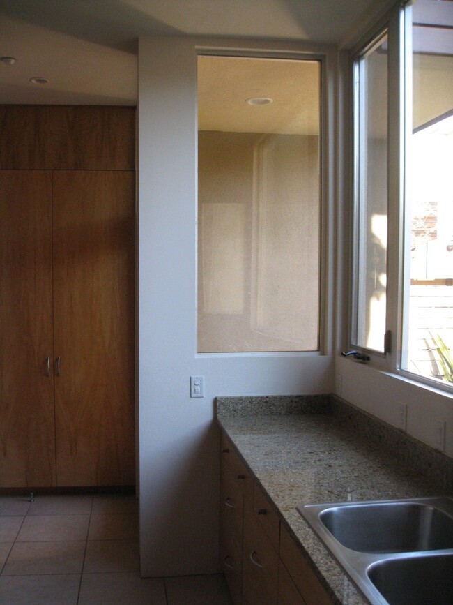 Building Photo - Charming Townhome in Escondido – Now Ready...
