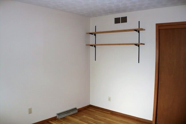 Building Photo - $2,200 | 4 Bedroom, 2 Bathroom House | No ...