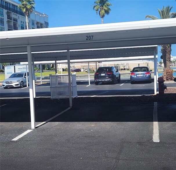 Building Photo - 7645 Sun Island Dr S