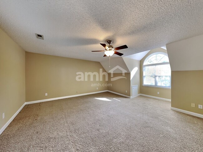 Building Photo - 1105 Stonewater Dr