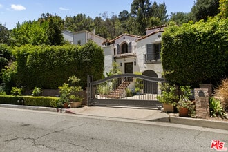 Building Photo - 1407 N Beverly Dr