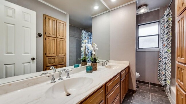 Building Photo - 7825 Silveridge Dr