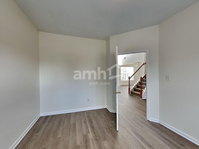 Building Photo - 1361 Pondhaven Dr