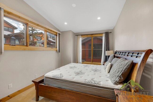 Building Photo - Beautiful Furnished Townhome with infared sauna, finished garage and community amenties