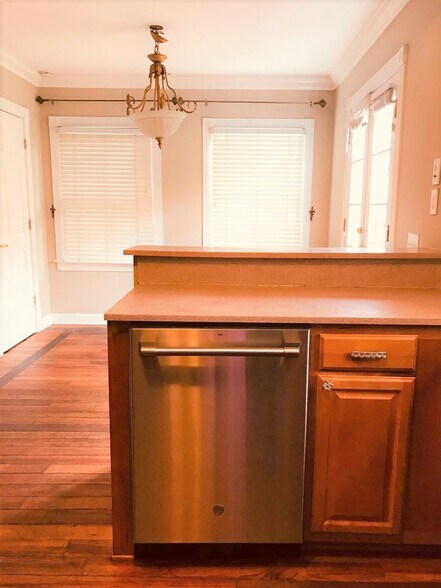 Building Photo - 13 Elizabeth St