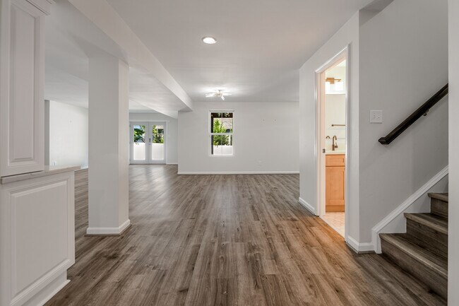 Building Photo - 16848 White Daisy Loop