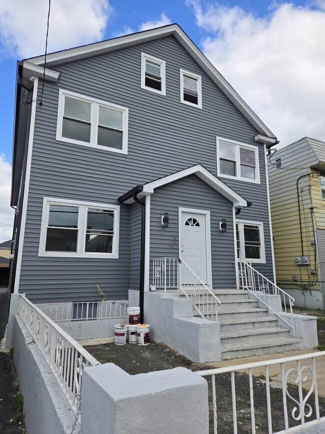 Building Photo - 1056-1060-1060 Kilsyth Rd