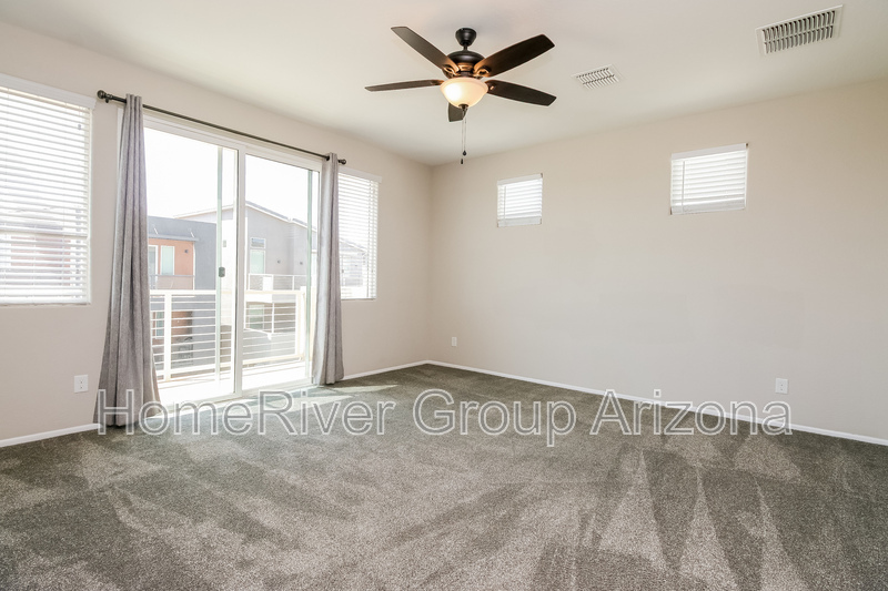 Building Photo - 7024 W Corona Dr