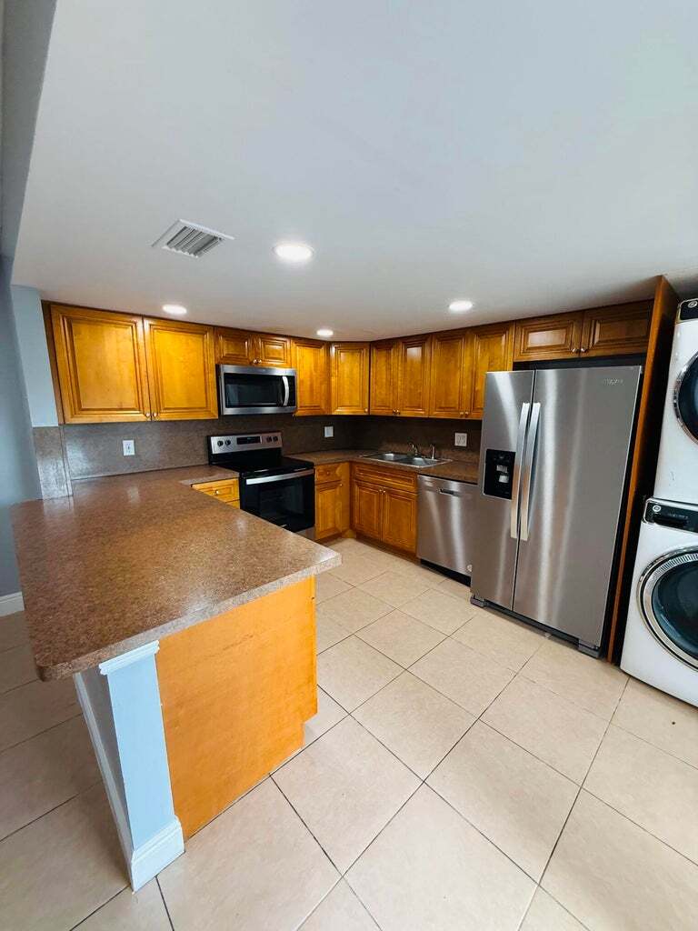 Building Photo - 12134 Regal Ct E