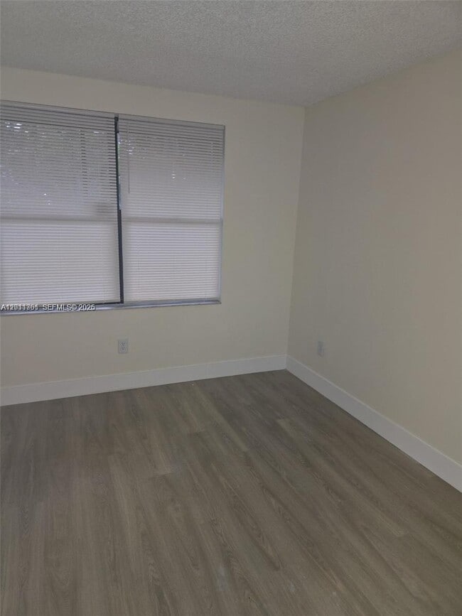 Building Photo - 1250 SE 28th Ct