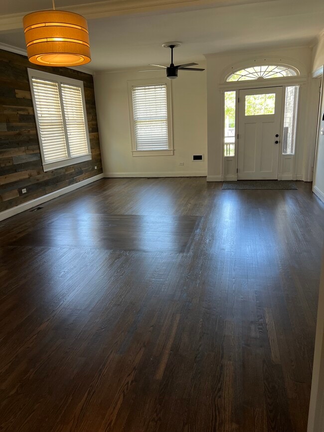 Building Photo - 631 9th Ct S