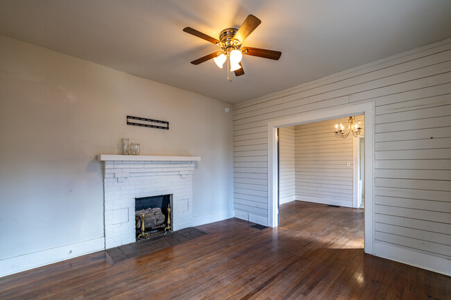 Building Photo - 708 E Woodland Ave