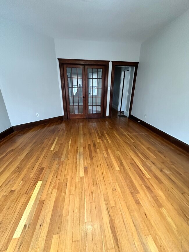 Building Photo - 147 L St