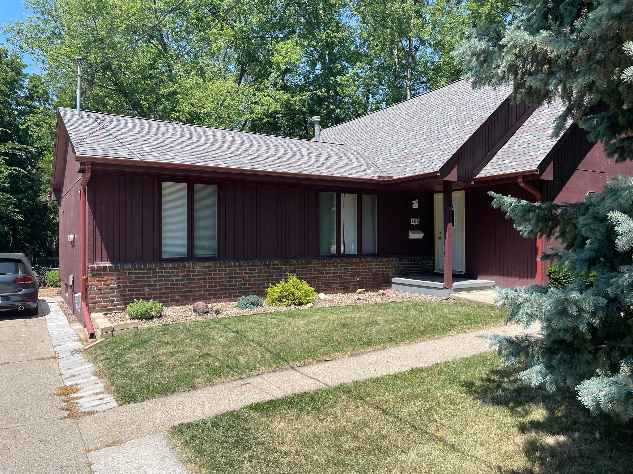 Front of unit - 2924 56th St