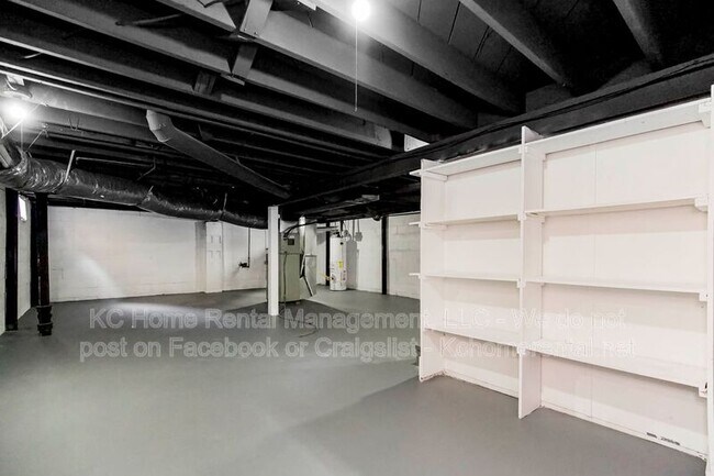 Building Photo - 7219 Chestnut Ave