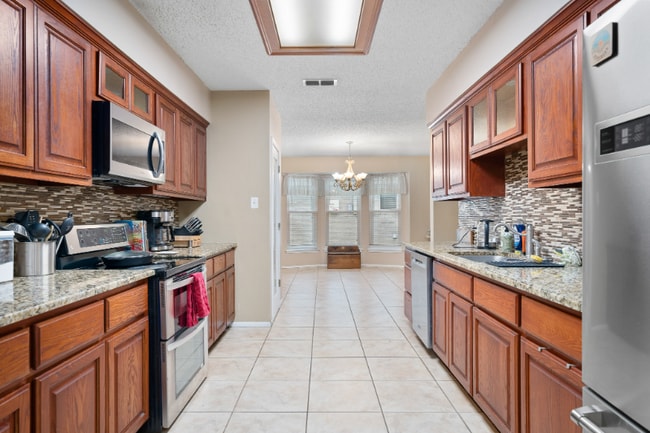 Building Photo - 13737 River Canyon Dr