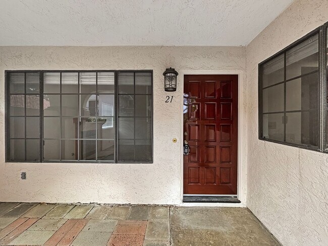 Building Photo - Charming 2BD/2BA Condo in La Jolla Village...