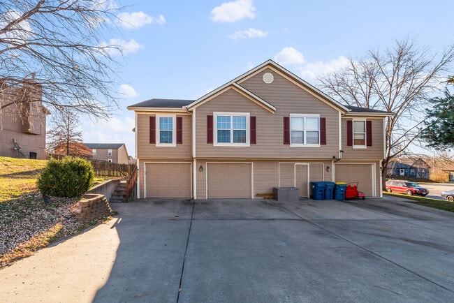 Building Photo - 937 Goldfinch Ln
