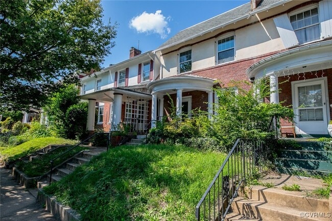 Building Photo - 2302 Maplewood Ave