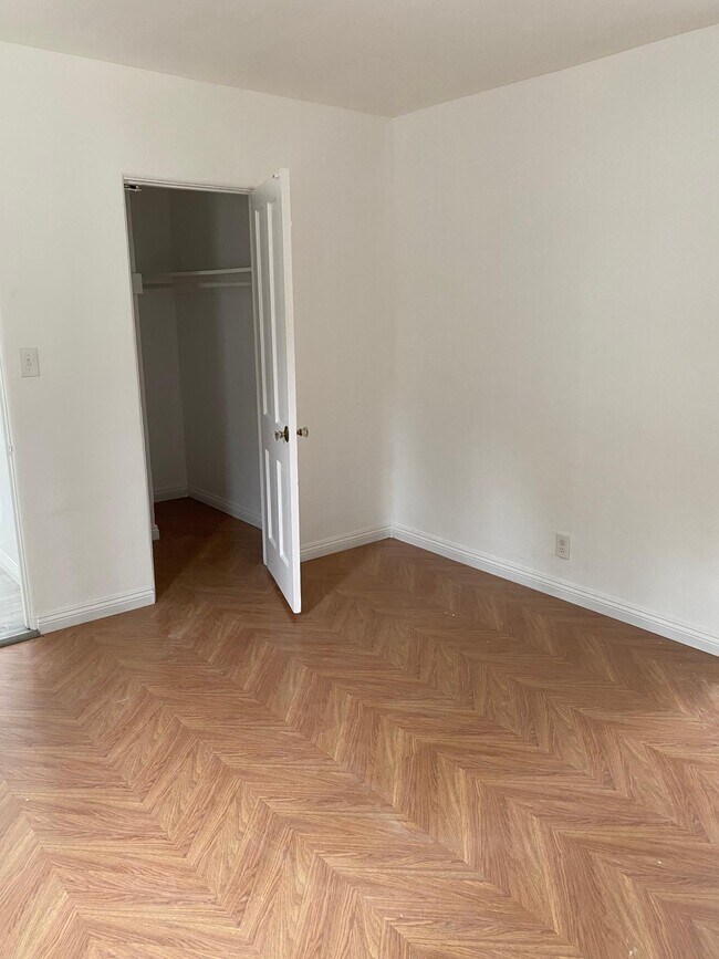 Bedroom and closet - 4506 Ellenwood Dr