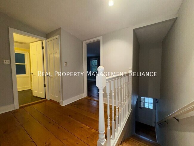 Building Photo - 22 Kent St