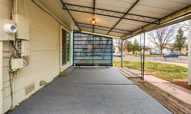 Building Photo - Charming & Spacious 5-Bedroom Home! Detach...