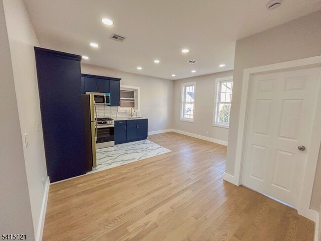 Building Photo - 424 Walnut St