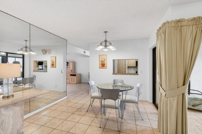 Building Photo - 5851 Parkwalk Dr