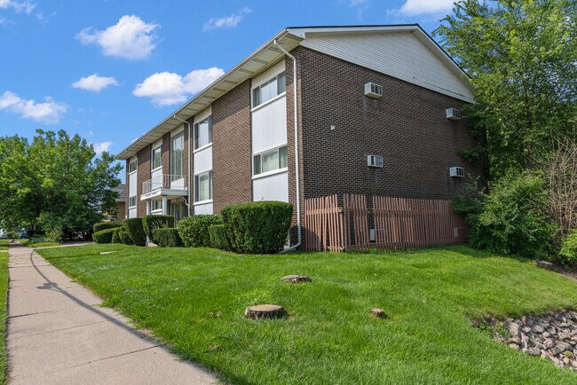 Building Photo - 120 N Prospect Rd