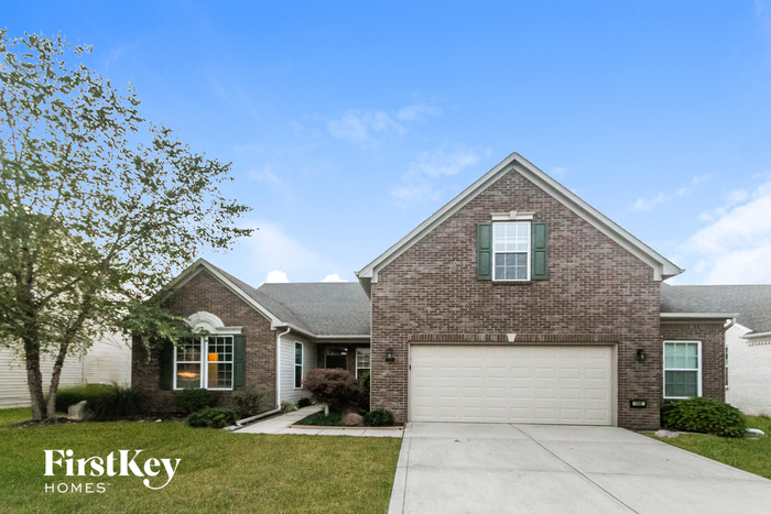 Primary Photo - 1545 Old Thicket Ct