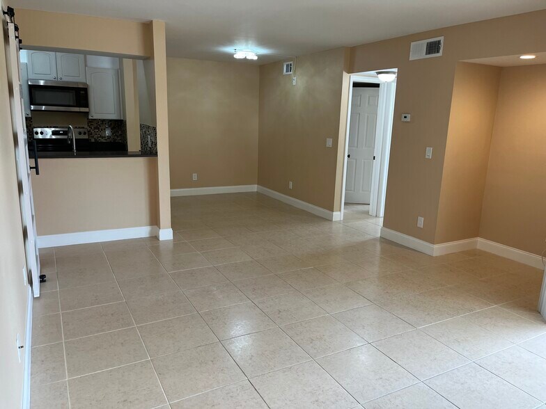 Building Photo - 177 Santa Clara Dr