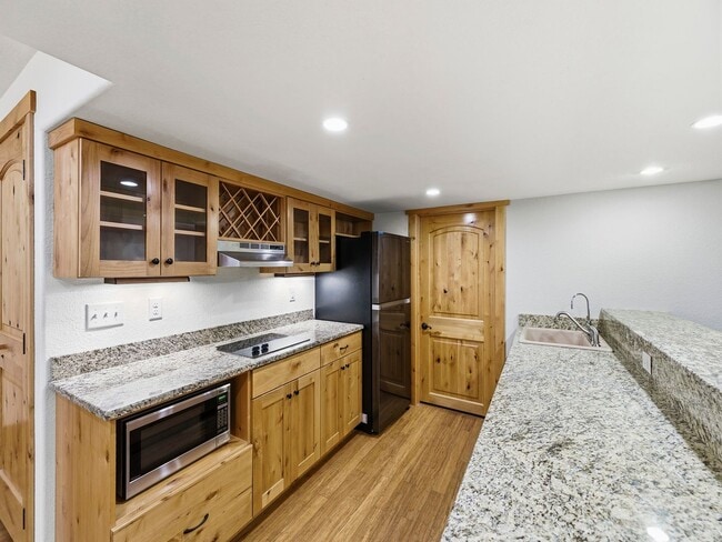 Building Photo - Beautiful 4-Bedroom Townhome With Finished Basement & 2 Full Kitchens!