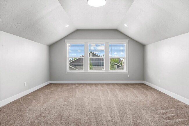 Building Photo - Beautiful split bedroom floorplan in the Sky Mesa Community!