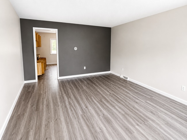 Building Photo - Beautifully Renovated 4BR Retreat with Spacious Yard in North Columbus
