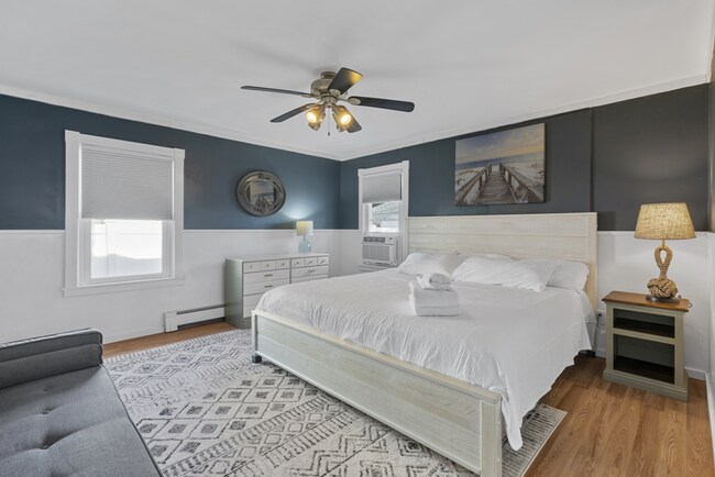 Building Photo - WINTER RENTAL Fully Furnished 2 Bedroom Co...